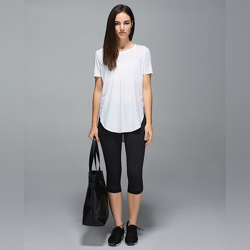 Lululemon In The Flow Crop II (First Release) - Picture 2 of 14
